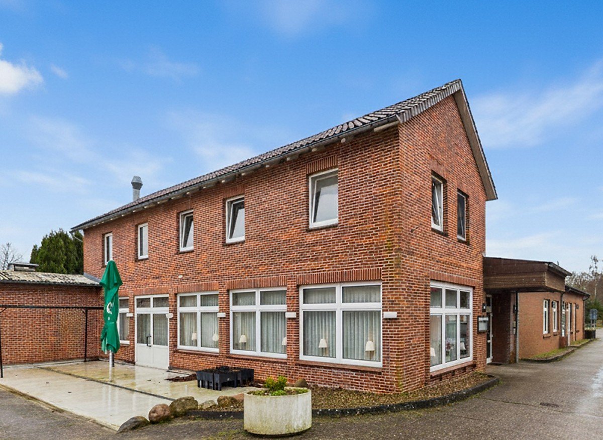 Foto Beliebtes Restaurant in Hemmoor mit Kegelbahn und großem Saal im Verkauf !